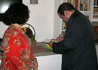 emeril-signing-books