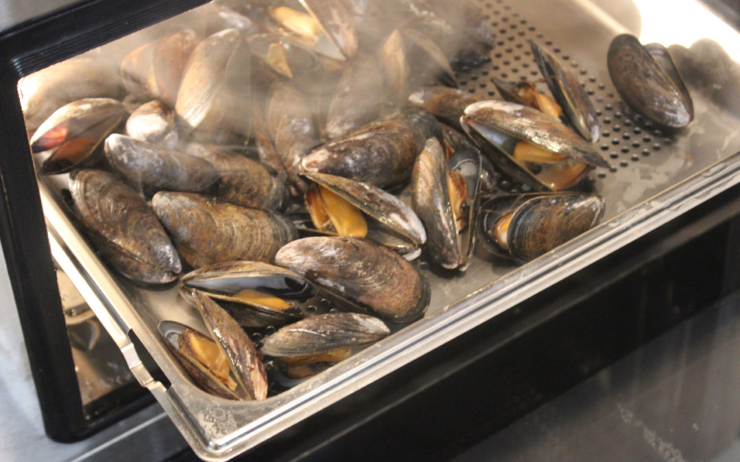 TBT Recipe: Steamed Mussels in White Wine Broth
