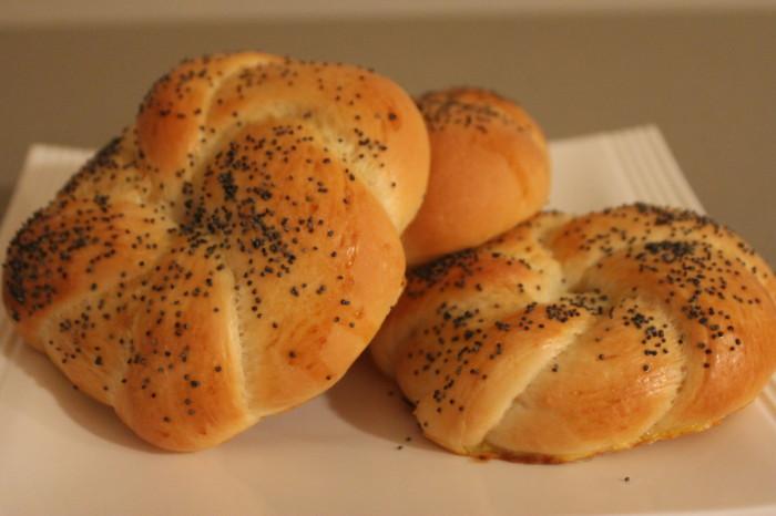 Knotted Dinner Rolls [and more] from Fine Cooking [RIP]